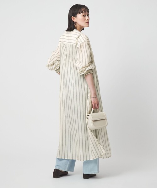 green label relaxing（グリーンレーベルリラクシング）の「ギャザー シャツワンピース（シャツワンピース・レディース・ライトブルー/オフホワイト・FREE）」の7枚目の写真