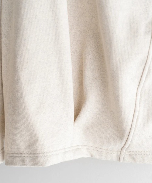 KHOKI(コッキ)の「【KHOKI/コッキ】Pleated Balloon Sweat Shorts(スウェットパンツ・メンズ・ブラック/ナチュラル・1/2)」の3枚目の写真