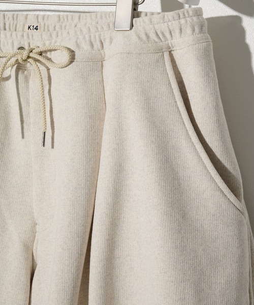 KHOKI(コッキ)の「【KHOKI/コッキ】Pleated Balloon Sweat Shorts(スウェットパンツ・メンズ・ブラック/ナチュラル・1/2)」の11枚目の写真