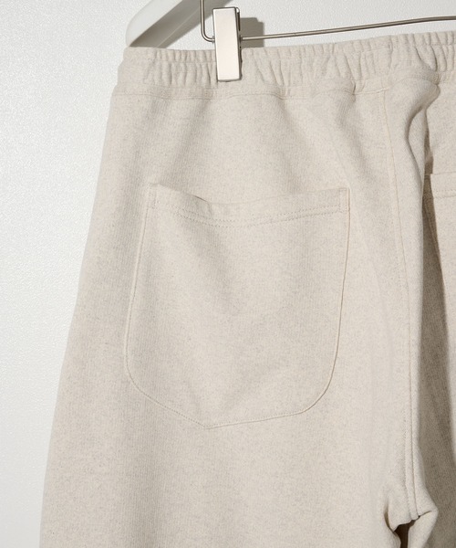 KHOKI(コッキ)の「【KHOKI/コッキ】Pleated Balloon Sweat Shorts(スウェットパンツ・メンズ・ブラック/ナチュラル・1/2)」の6枚目の写真