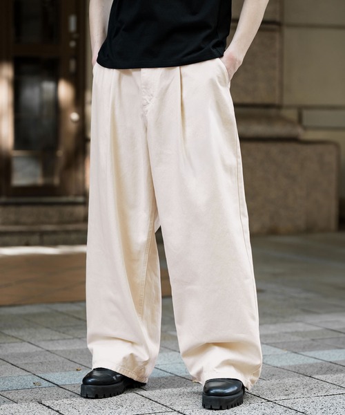 Rocky Monroe（ロッキーモンロー）の「ヴィンテージライクワイドバルーンデニムパンツ（デニムパンツ・メンズ・ワンウォッシュ/オフホワイト/ケミカルウォッシュ/ライトブラック/ブルー/ブラック系/ブラック・M/XL/L）」の2枚目の写真