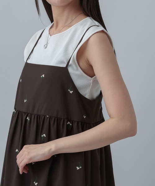 GLOBAL WORK（グローバルワーク）の「MATINEE LINE/フラワー刺繍キャミチュニック/646658（その他トップス・レディース・ブラック/ダークブラウン・MEDIUM/LARGE）」の6枚目の写真