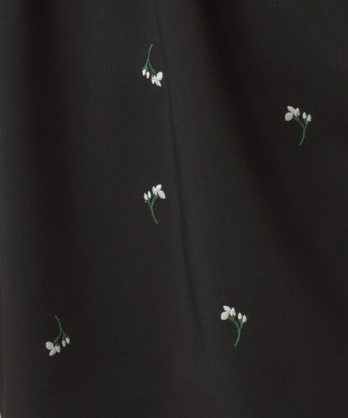 GLOBAL WORK（グローバルワーク）の「MATINEE LINE/フラワー刺繍キャミチュニック/646658（その他トップス・レディース・ブラック/ダークブラウン・MEDIUM/LARGE）」の4枚目の写真