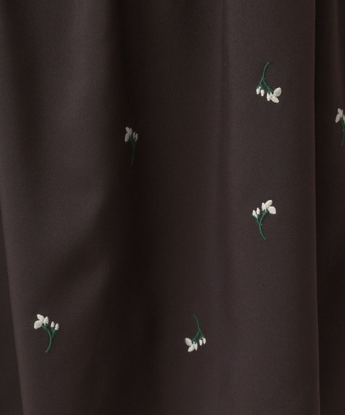 GLOBAL WORK（グローバルワーク）の「MATINEE LINE/フラワー刺繍キャミチュニック/646658（その他トップス・レディース・ブラック/ダークブラウン・MEDIUM/LARGE）」の3枚目の写真
