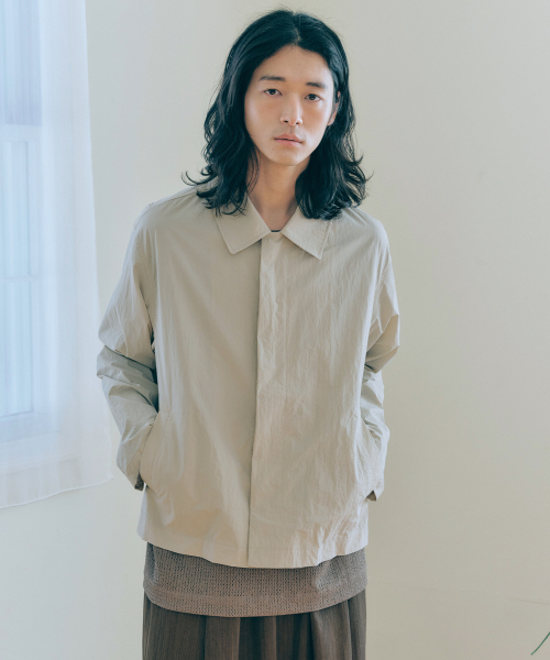 MALEN(マレン)の「ユニセックスエッセンシャルナイロンジャケットクリーム(ナイロンジャケット・メンズ・クリーム・LARGE/MEDIUM/SMALL)」の1枚目の写真