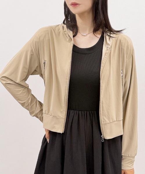 CLOTHY(クロシィ)の「【ひんやり、日差しをシャットアウト】接触冷感ショートジップパーカー(パーカー・レディース・グレー/ホワイト/ベージュ・MEDIUM/LARGE)」の3枚目の写真
