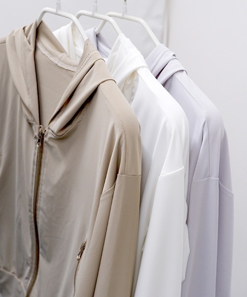 CLOTHY(クロシィ)の「【ひんやり、日差しをシャットアウト】接触冷感ショートジップパーカー(パーカー・レディース・グレー/ホワイト/ベージュ・MEDIUM/LARGE)」の8枚目の写真