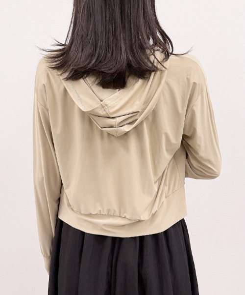 CLOTHY(クロシィ)の「【ひんやり、日差しをシャットアウト】接触冷感ショートジップパーカー(パーカー・レディース・グレー/ホワイト/ベージュ・MEDIUM/LARGE)」の20枚目の写真