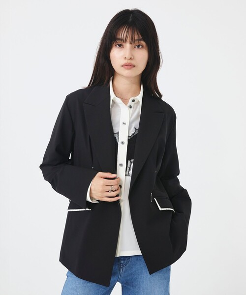 UNITED TOKYO（ユナイテッドトウキョウ）の「【マルチ残りわずか！】カシメタックマチジャケット｜ウォッシャブル/セットアップ/オフィスカジュアル/オケージョン/防シワ/春服（テーラードジャケット・レディース・ベージュ/ブラック/マルチ・1/2）」の4枚目の写真