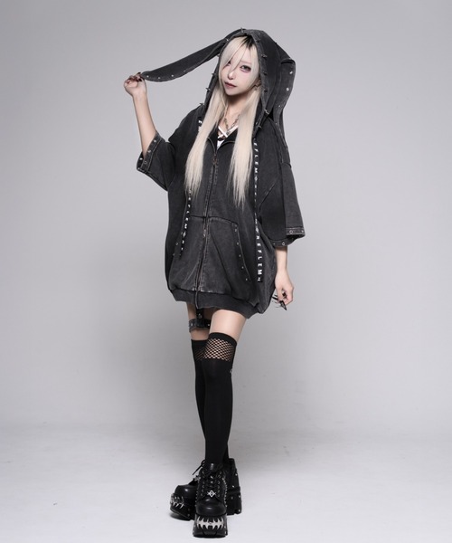 REFLEM(レフレム)の「『REFLEM/レフレム』顔料加工うさ耳ZIPフーディー(パーカー・レディース・グレー/ブラック・FREE)」の4枚目の写真