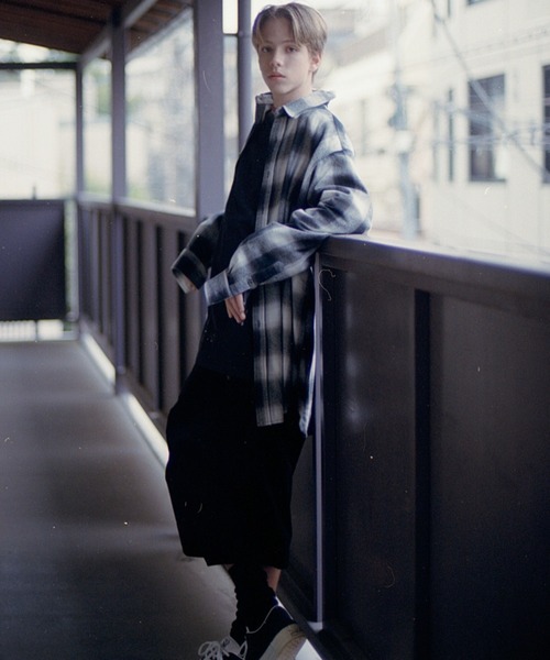 MAUI and Sons（マウイアンドサンズ）の「Maui & Sons マウイ アンド サンズ / Venice Ombre Big Shirt（シャツ/ブラウス・メンズ・ブラック/ブラウン・LARGE/MEDIUM）」の2枚目の写真