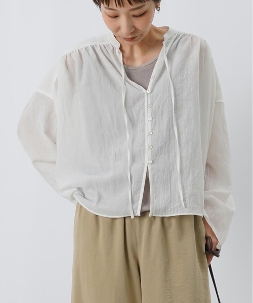 LUCA/LADY LUCK LUCA(ルカ/レディラックルカ)の「LC/LLL ヨークギャザーオーバーブラウス(シャツ/ブラウス・レディース・オフホワイト/ブラック/レッド・FREE)」の3枚目の写真