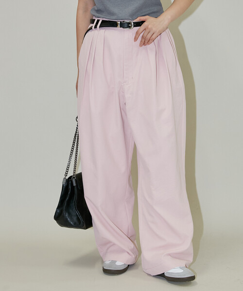 PUBLUX(パブリュクス)の「PUBLUX/パブリュクス カラー タック スラックス パンツ 限定展開(その他パンツ・レディース・ブラック/ピンク/ベージュ・フリ-)」の1枚目の写真