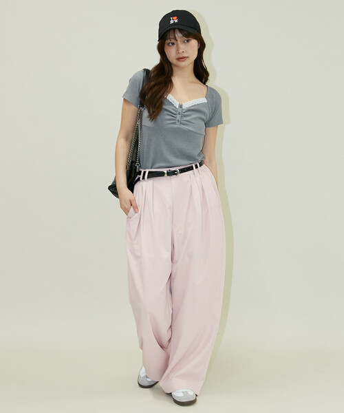 PUBLUX(パブリュクス)の「PUBLUX/パブリュクス カラー タック スラックス パンツ 限定展開(その他パンツ・レディース・ブラック/ピンク/ベージュ・フリ-)」の4枚目の写真