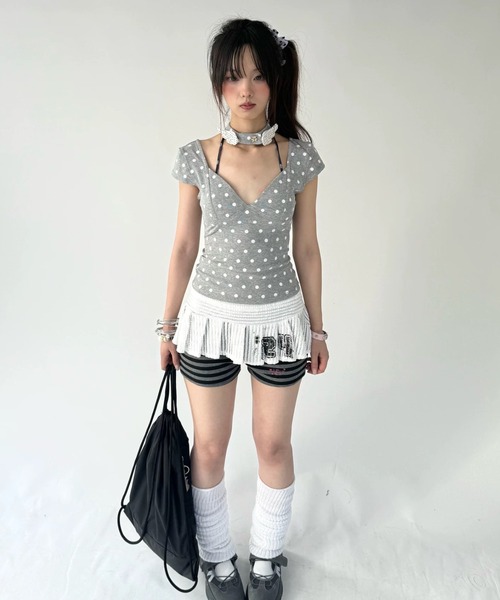 Sibra(シブラ)の「チョーカー付き ドット柄 Vネックトップス(Tシャツ/カットソー・レディース・グレー・M)」の5枚目の写真