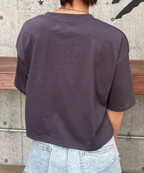 ROGER AND RAW(ロジャーアンドロウ)の「ラインストーンロゴ クロップドTシャツ(Tシャツ/カットソー・レディース・ホワイト/チャコールグレー/霜降りグレー・FREE)」の15枚目の写真