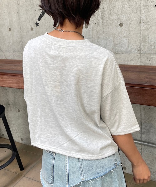 ROGER AND RAW(ロジャーアンドロウ)の「ラインストーンロゴ クロップドTシャツ(Tシャツ/カットソー・レディース・ホワイト/チャコールグレー/霜降りグレー・FREE)」の8枚目の写真
