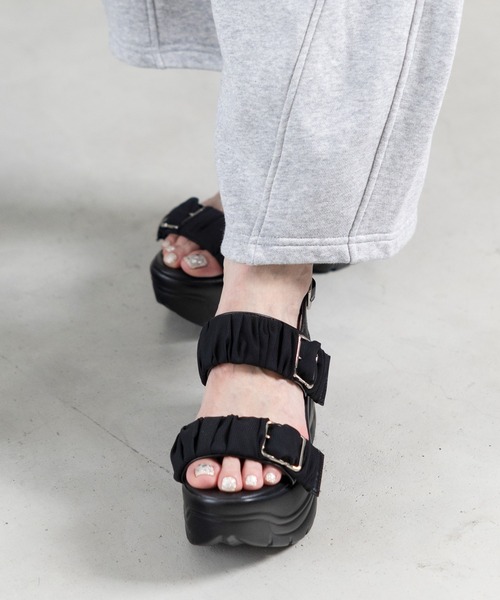 attagirl(アタガール)の「厚底くしゅくしゅシャーリングサンダル(サンダル・レディース・ブラック/ホワイト/ピンク/グレー/ブラック系その他/ホワイト系その他・S/M/L/LL/3L)」の9枚目の写真