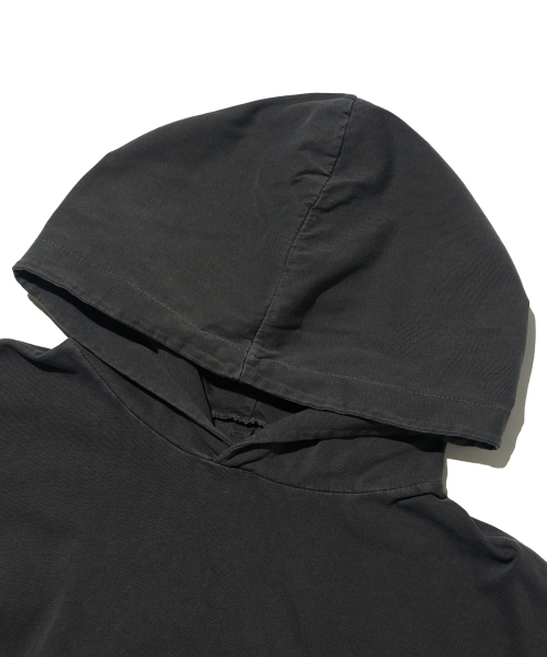 OTHERFITS(アザーフィッツ)の「ピグメントレイヤードフードクロップロングスリーブ(チャコール)(Tシャツ/カットソー・メンズ・その他・FREE)」の3枚目の写真