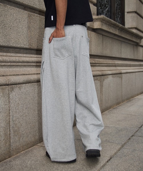kutir(クティール)の「EYELET STUDS DESIGN SWEAT CURVE PANTS/ハトメスタッズデザインスウェットカーブパンツ(スウェットパンツ・メンズ・杢グレー/ブラウン/ブラック・SMALL/MEDIUM/LARGE)」の1枚目の写真