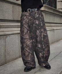 kutir（クティール）の「EYELET STUDS DESIGN SWEAT CURVE PANTS／ハトメスタッズデザインスウェットカーブパンツ（スウェットパンツ）」