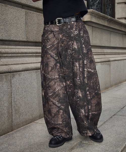 kutir(クティール)の「EYELET STUDS DESIGN SWEAT CURVE PANTS/ハトメスタッズデザインスウェットカーブパンツ(スウェットパンツ・メンズ・杢グレー/ブラウン/ブラック・SMALL/MEDIUM/LARGE)」の3枚目の写真