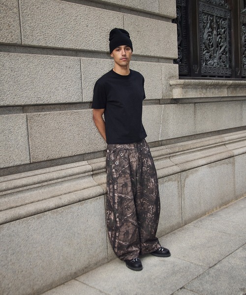 kutir(クティール)の「EYELET STUDS DESIGN SWEAT CURVE PANTS/ハトメスタッズデザインスウェットカーブパンツ(スウェットパンツ・メンズ・杢グレー/ブラウン/ブラック・SMALL/MEDIUM/LARGE)」の10枚目の写真