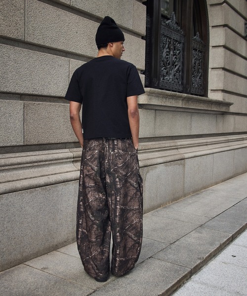 kutir(クティール)の「EYELET STUDS DESIGN SWEAT CURVE PANTS/ハトメスタッズデザインスウェットカーブパンツ(スウェットパンツ・メンズ・杢グレー/ブラウン/ブラック・SMALL/MEDIUM/LARGE)」の5枚目の写真