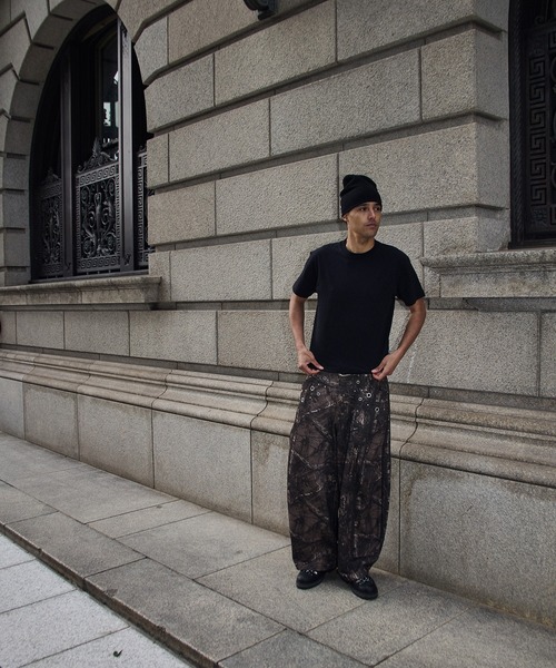 kutir(クティール)の「EYELET STUDS DESIGN SWEAT CURVE PANTS/ハトメスタッズデザインスウェットカーブパンツ(スウェットパンツ・メンズ・杢グレー/ブラウン/ブラック・SMALL/MEDIUM/LARGE)」の4枚目の写真