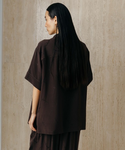 CREDONA（クレドナ）の「SATIN JQ SHIRTS/サテンジャガードシャツ（シャツ/ブラウス・レディース・アイボリー/ブラウン・FREE）」の14枚目の写真