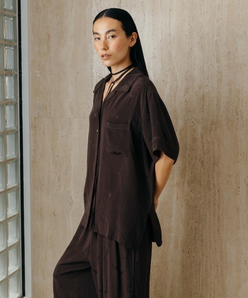 CREDONA（クレドナ）の「SATIN JQ SHIRTS/サテンジャガードシャツ（シャツ/ブラウス・レディース・アイボリー/ブラウン・FREE）」の15枚目の写真