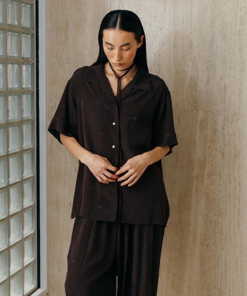 CREDONA（クレドナ）の「SATIN JQ SHIRTS/サテンジャガードシャツ（シャツ/ブラウス・レディース・アイボリー/ブラウン・FREE）」の13枚目の写真