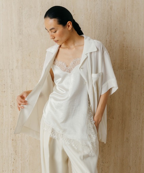 CREDONA（クレドナ）の「SATIN JQ SHIRTS/サテンジャガードシャツ（シャツ/ブラウス・レディース・アイボリー/ブラウン・FREE）」の4枚目の写真