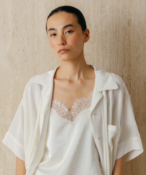 CREDONA（クレドナ）の「SATIN JQ SHIRTS/サテンジャガードシャツ（シャツ/ブラウス・レディース・アイボリー/ブラウン・FREE）」の5枚目の写真
