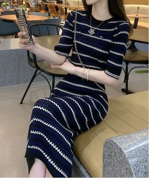 &soiree(アンドソワレ)の「ウェーブボーダー半袖ワンピース(ワンピース・レディース・サックスブルー・SMALL/MEDIUM/LARGE)」の1枚目の写真