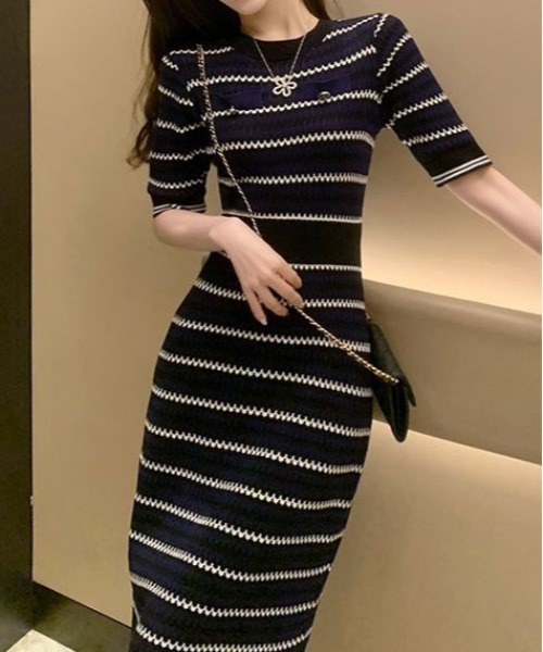 &soiree(アンドソワレ)の「ウェーブボーダー半袖ワンピース(ワンピース・レディース・サックスブルー・SMALL/MEDIUM/LARGE)」の3枚目の写真
