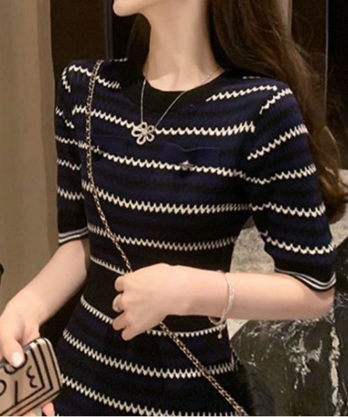 &soiree(アンドソワレ)の「ウェーブボーダー半袖ワンピース(ワンピース・レディース・サックスブルー・SMALL/MEDIUM/LARGE)」の5枚目の写真