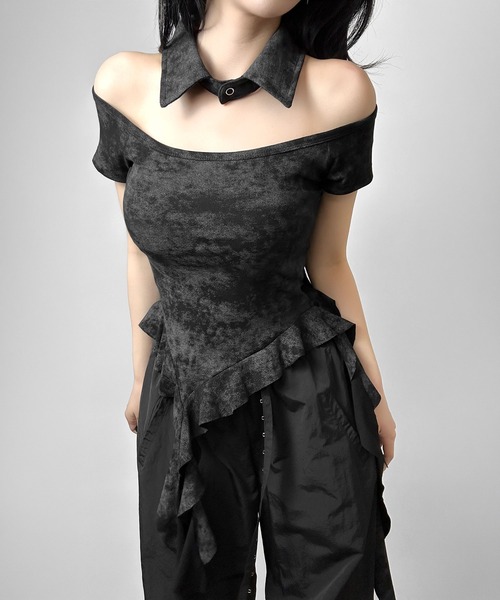 FOLLOWIN（フォロウィン）の「チョーカーカラーフリルアシメトップス（Tシャツ/カットソー・レディース・ブラック/ホワイト/グレー・FREE）」の5枚目の写真