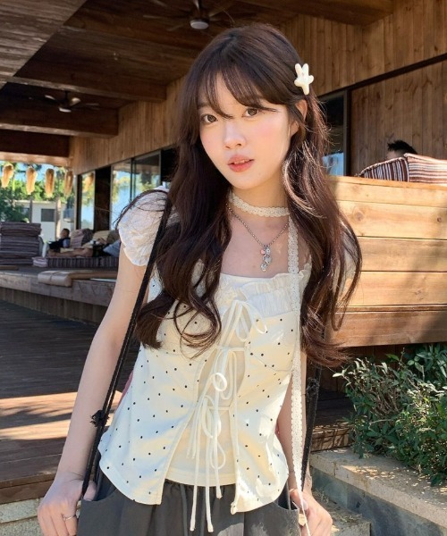 Ritzy(リッツィー)の「ドット柄レースストラップ前紐絞りTシャツ(Tシャツ/カットソー・レディース・ベージュ・M/S/L)」の3枚目の写真