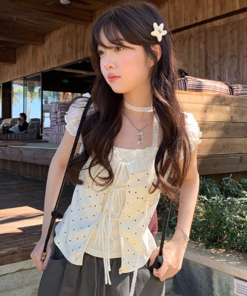 Ritzy(リッツィー)の「ドット柄レースストラップ前紐絞りTシャツ(Tシャツ/カットソー・レディース・ベージュ・M/S/L)」の6枚目の写真