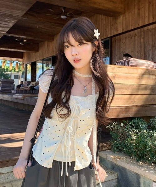 Ritzy(リッツィー)の「ドット柄レースストラップ前紐絞りTシャツ(Tシャツ/カットソー・レディース・ベージュ・M/S/L)」の7枚目の写真