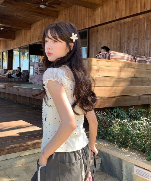 Ritzy(リッツィー)の「ドット柄レースストラップ前紐絞りTシャツ(Tシャツ/カットソー・レディース・ベージュ・M/S/L)」の9枚目の写真