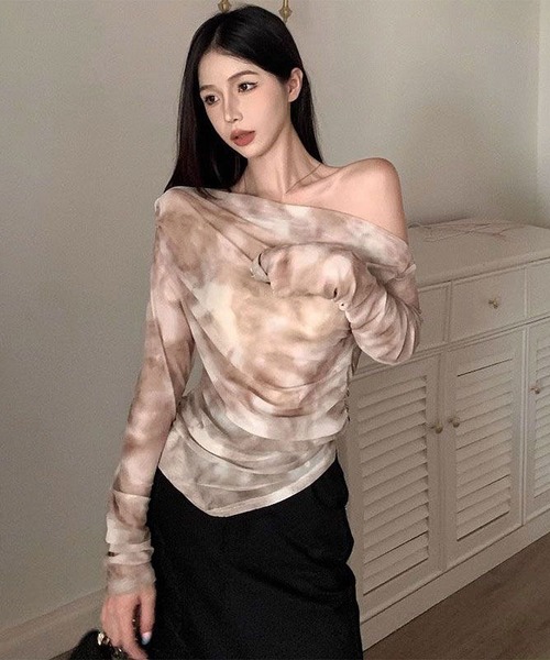 ammy.(エイミードット)の「【 ammy. / エイミードット 】 シアー オフショルダー トップス(Tシャツ/カットソー・レディース・パープル/ブラウン・FREE)」の5枚目の写真