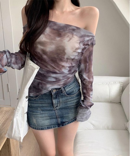 ammy.(エイミードット)の「【 ammy. / エイミードット 】 シアー オフショルダー トップス(Tシャツ/カットソー・レディース・パープル/ブラウン・FREE)」の9枚目の写真