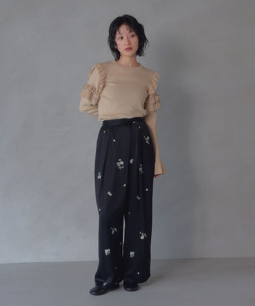 EMMEL REFINES(エメルリファインズ)の「<EMMEL REFINES>EM フラワープリント ラップライク パンツ(その他パンツ・レディース・マスタード/ブラック・S/M)」の7枚目の写真