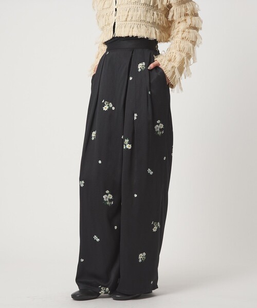 EMMEL REFINES(エメルリファインズ)の「<EMMEL REFINES>EM フラワープリント ラップライク パンツ(その他パンツ・レディース・マスタード/ブラック・S/M)」の19枚目の写真