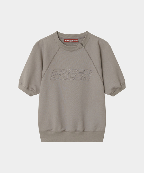 WORLDDILEMA（ワールドジレンマ）の「QUEEN EMBROIDERY CROP HALF SWEATSHIRT (KHAKI GREY)（スウェット・レディース・アッシュグレー・44/48）」の2枚目の写真