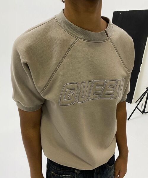 WORLDDILEMA（ワールドジレンマ）の「QUEEN EMBROIDERY CROP HALF SWEATSHIRT (KHAKI GREY)（スウェット・レディース・アッシュグレー・44/48）」の6枚目の写真