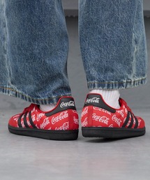 Coca Cola（コカコーラ）の「adidas/アディダス SAMBA OG COCA COLA サンバ コカ・コーラ ブランドロゴ プリント 総柄 ライン 2026年 夏 夏服 秋服（スニーカー）」