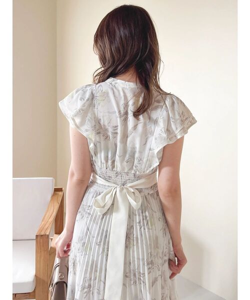 dazzlin(ダズリン)の「ストライプフラワーワンピース(ワンピース・レディース・アイボリー/ブルー/ピンク・SMALL/MEDIUM)」の13枚目の写真